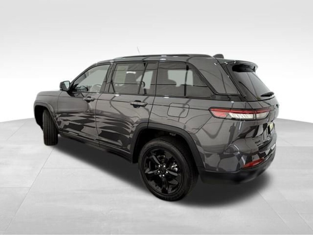 Used 2023 Jeep Grand Cherokee Altitude