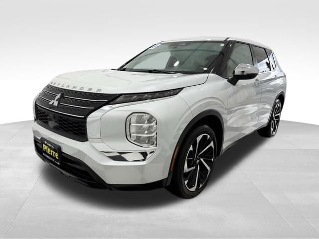 2022 Mitsubishi Outlander ES's photo