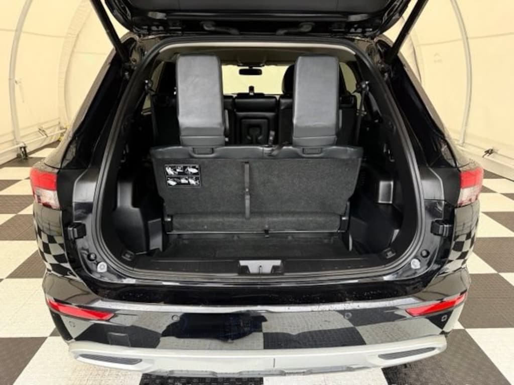 Used 2024 Mitsubishi Outlander Plug-In Hybrid SE