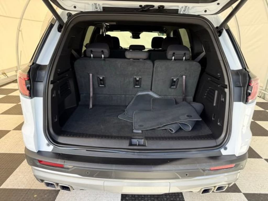 Used 2025 GMC Acadia Elevation SUV