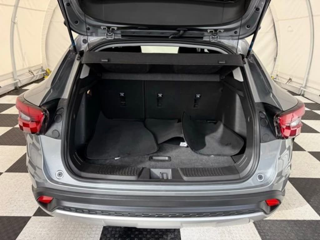 Used 2025 Chevrolet Trax LT SUV