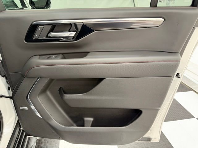 2025 Chevrolet Suburban RST - Photo 29