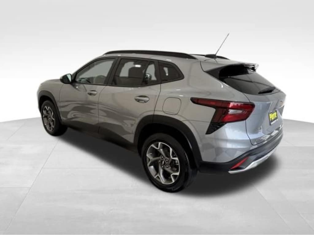 Used 2025 Chevrolet Trax LT SUV