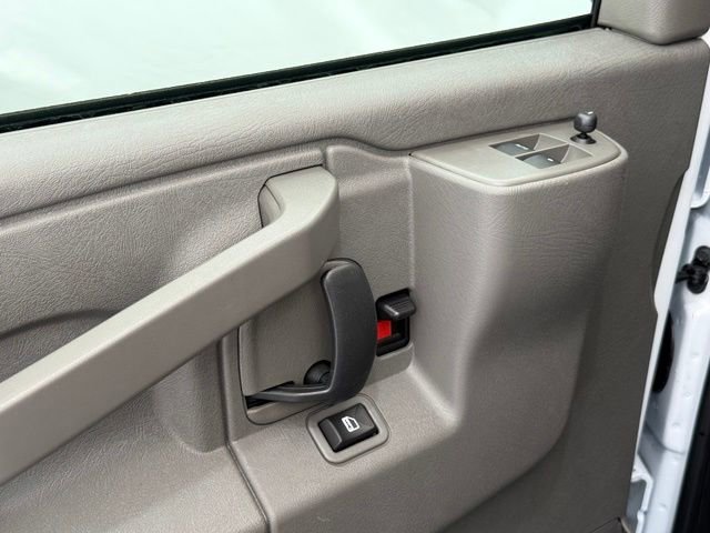 2026 Chevrolet Express Cargo Work Van - Photo 15