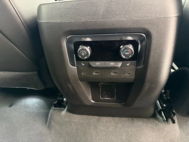 2025 Chevrolet Suburban RST - Photo 32