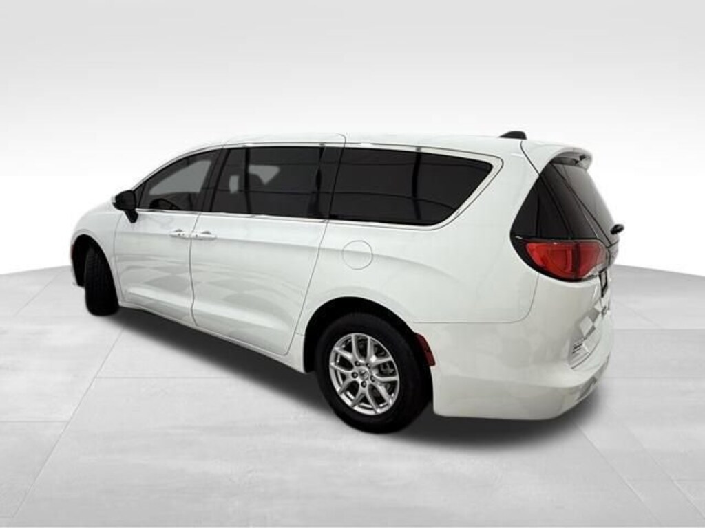 Used 2023 Chrysler Voyager LX