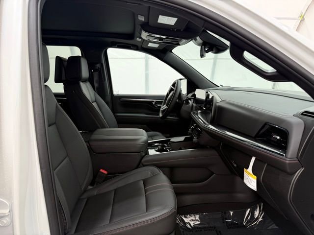 2025 Chevrolet Suburban RST - Photo 23