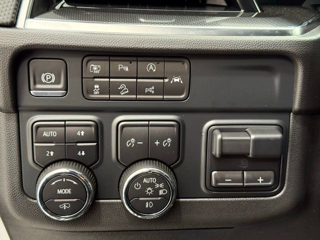 2025 Chevrolet Suburban RST - Photo 39