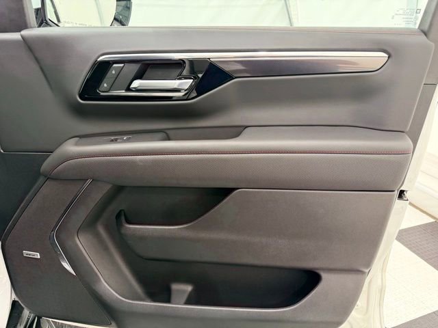2025 Chevrolet Suburban RST - Photo 25