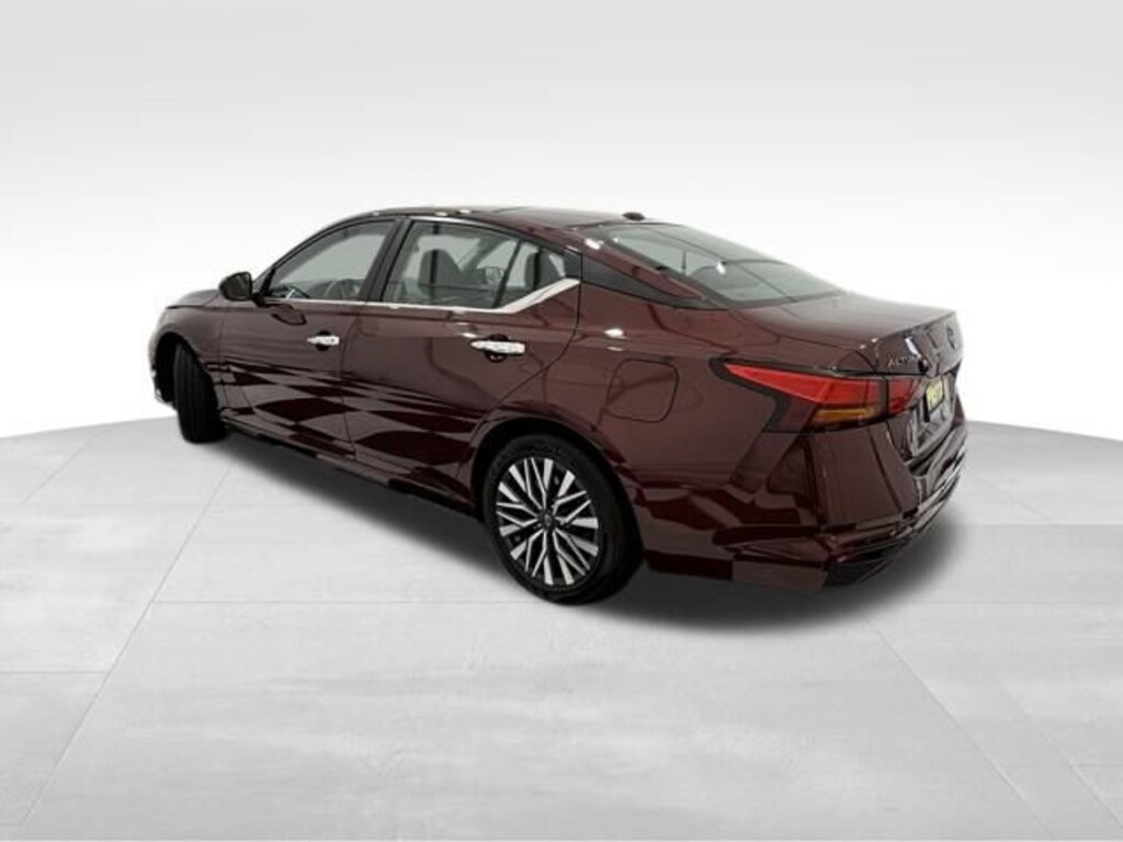 Used 2024 Nissan Altima 2.5 SV