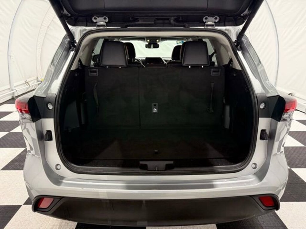 Used 2025 Toyota Highlander LE
