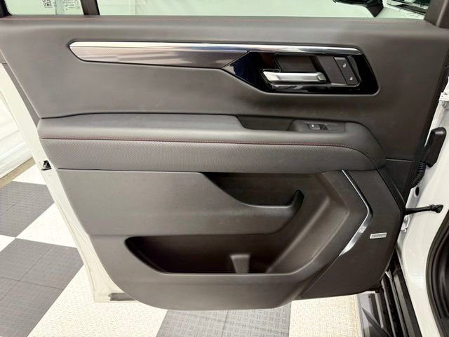 2025 Chevrolet Suburban RST - Photo 21