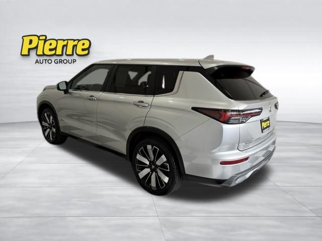 Used 2025 Mitsubishi Outlander SE SUV