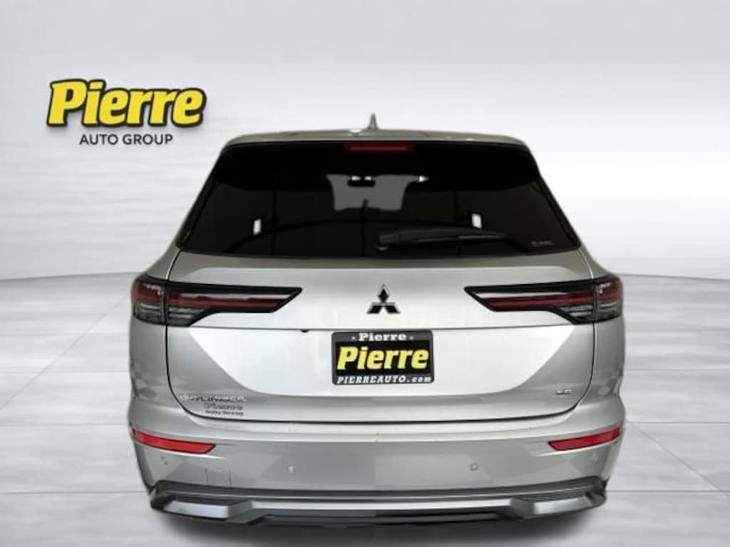 Used 2025 Mitsubishi Outlander SE SUV