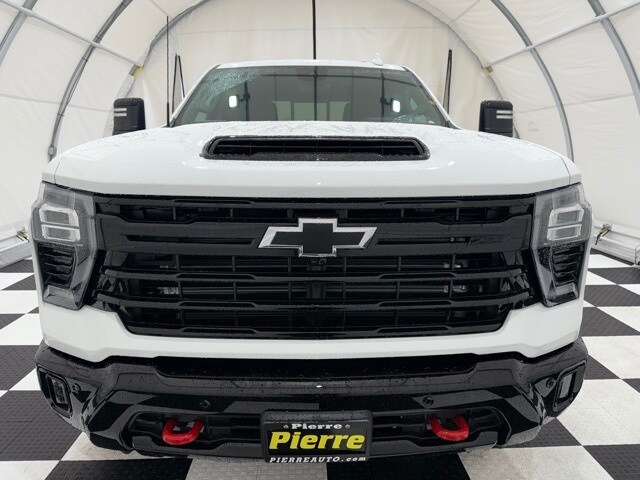 2026 Chevrolet Silverado 2500HD LTZ photo 3