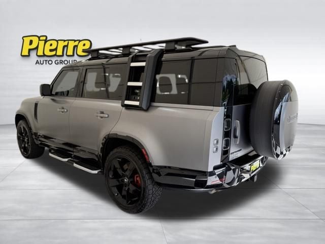 2023 Land Rover Defender X's photo