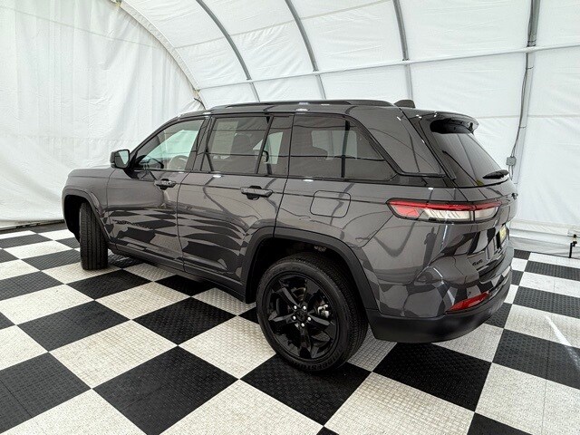 2023 Jeep Grand Cherokee Altitude X photo 2