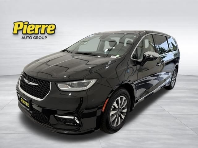 2023 Chrysler Pacifica Hybrid Limited Hybrid's photo