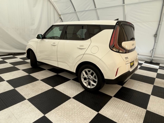 2023 Kia Soul LX photo 2
