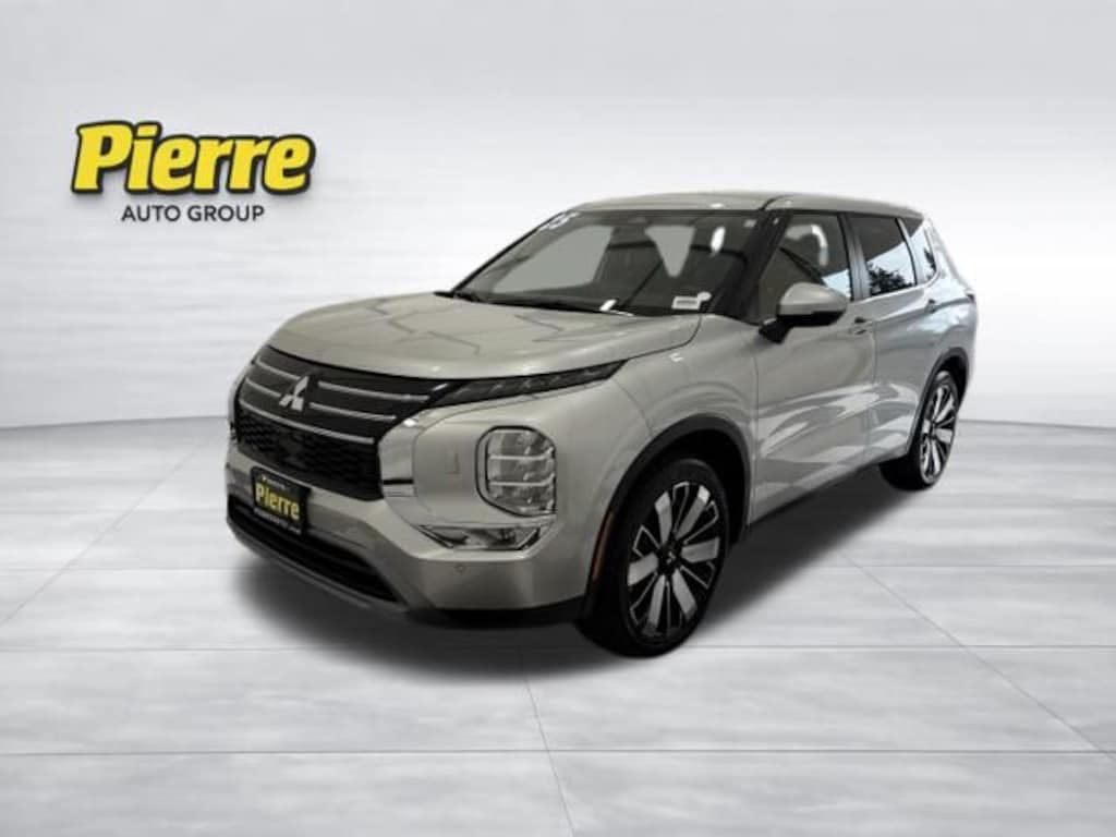 Used 2025 Mitsubishi Outlander SE SUV