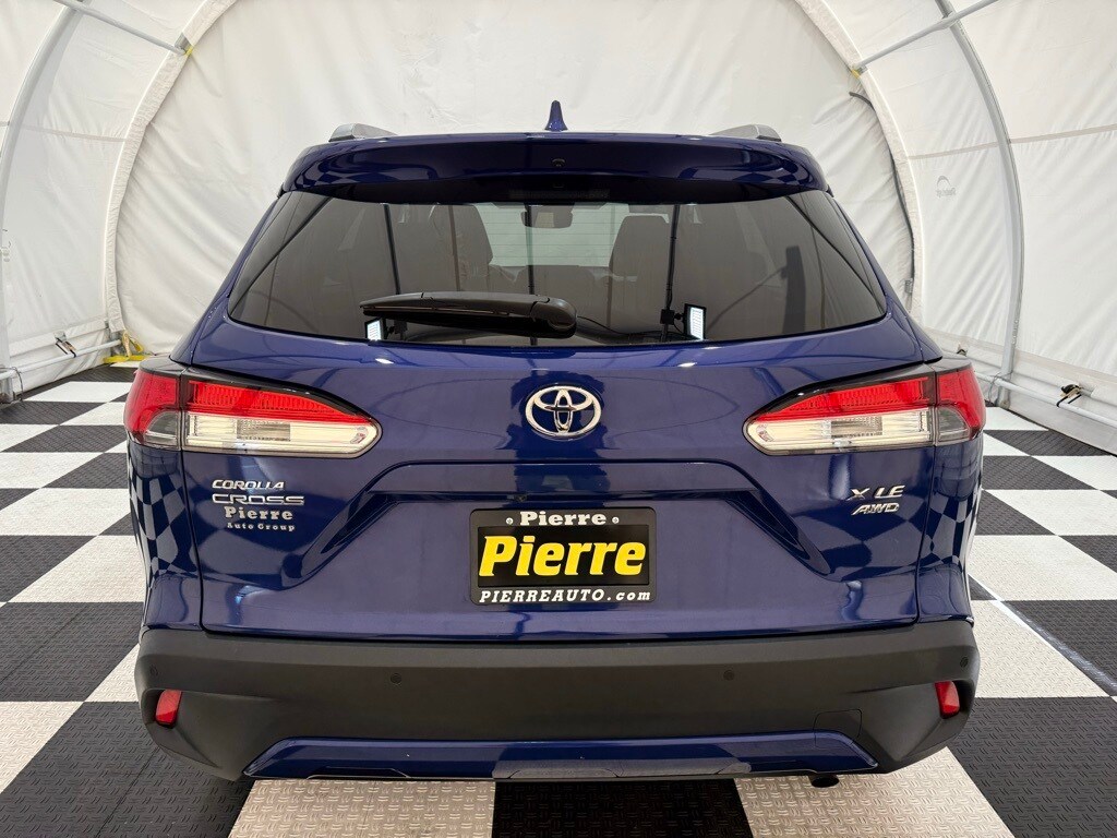 2024 Toyota Corolla Cross XLE photo 3