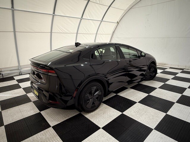 2024 Toyota Prius LE photo 4