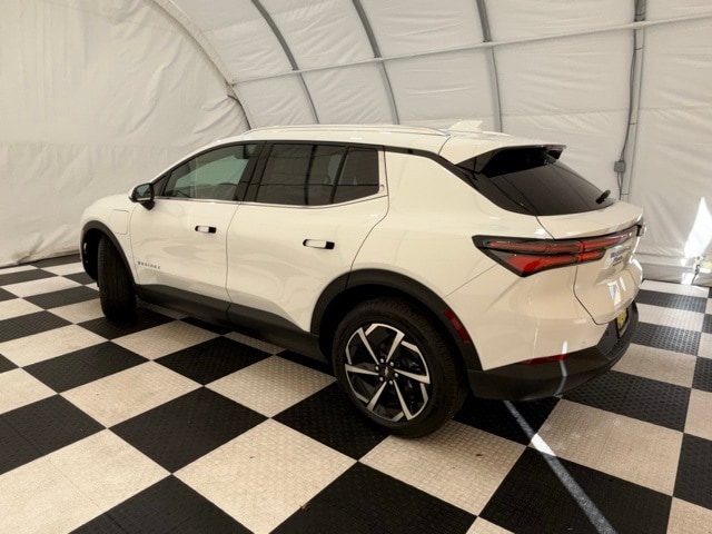 2026 Chevrolet Equinox EV 1LT photo 2