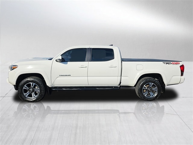 2017 Toyota Tacoma TRD Sport photo 3