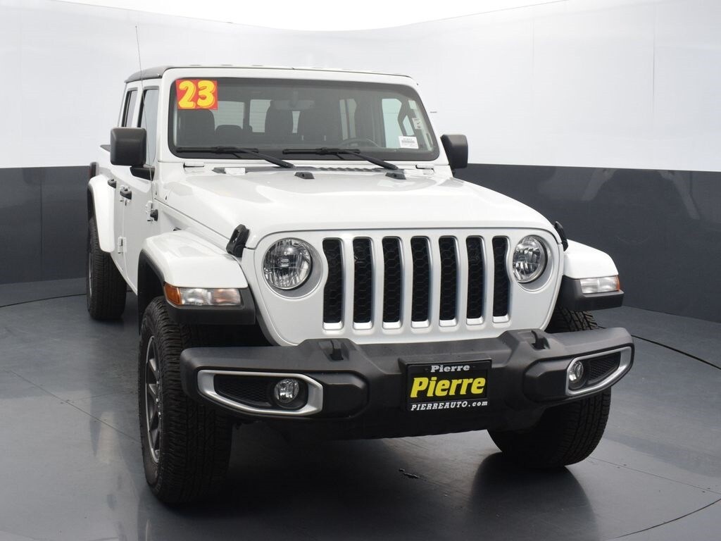 Used 2023 Jeep Gladiator Overland Truck Crew Cab