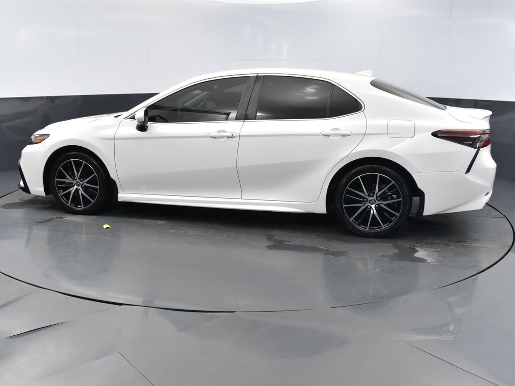 Used 2022 Toyota Camry Hybrid SE Sedan