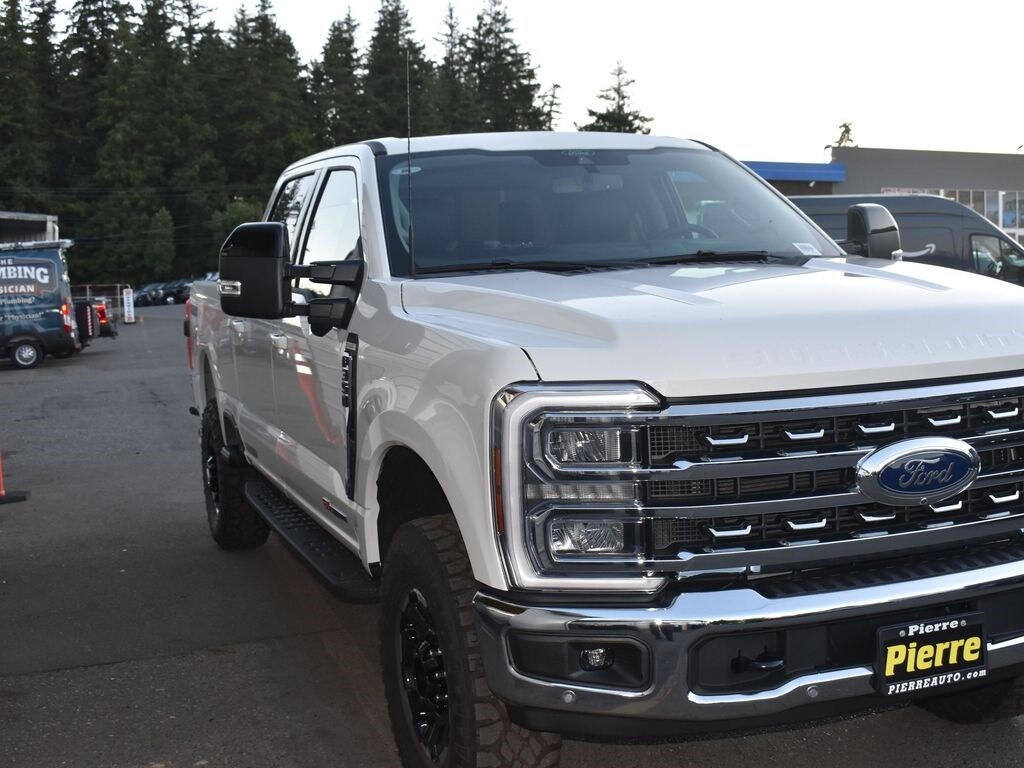 New 2025 Ford F-350 Lariat Truck Crew Cab