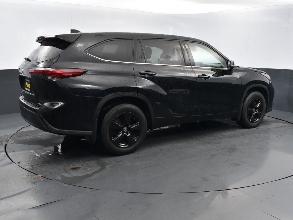 Used 2022 Toyota Highlander LE SUV