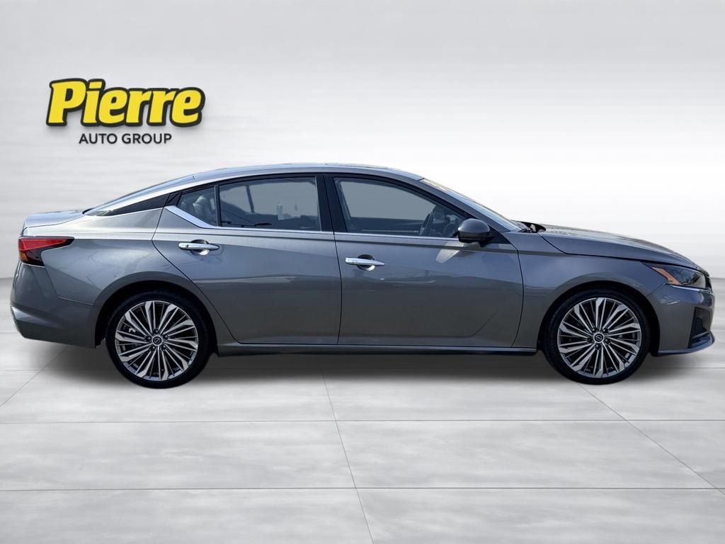 Used 2023 Nissan Altima 2.5 SL Sedan