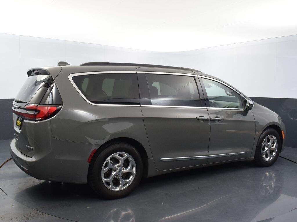Used 2022 Chrysler Pacifica Limited Van Passenger Van