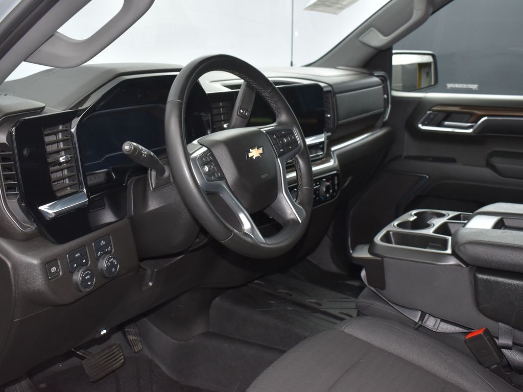 2024 Chevrolet Silverado 1500 LT - Photo 8