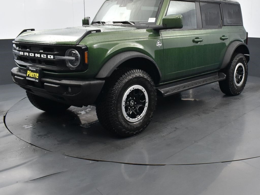 New 2025 Ford Bronco Outer Banks SUV
