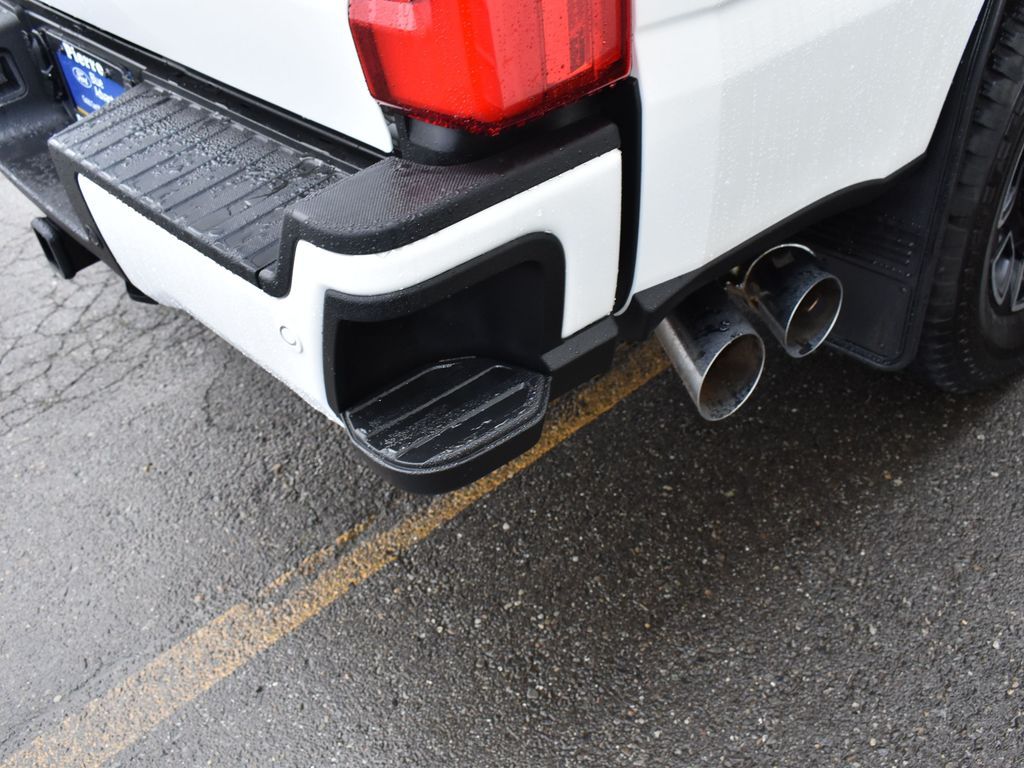 2024 Ford F-350 Super Duty Platinum - Photo 11