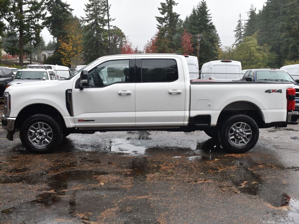 New 2025 Ford F-350 Lariat Truck Crew Cab