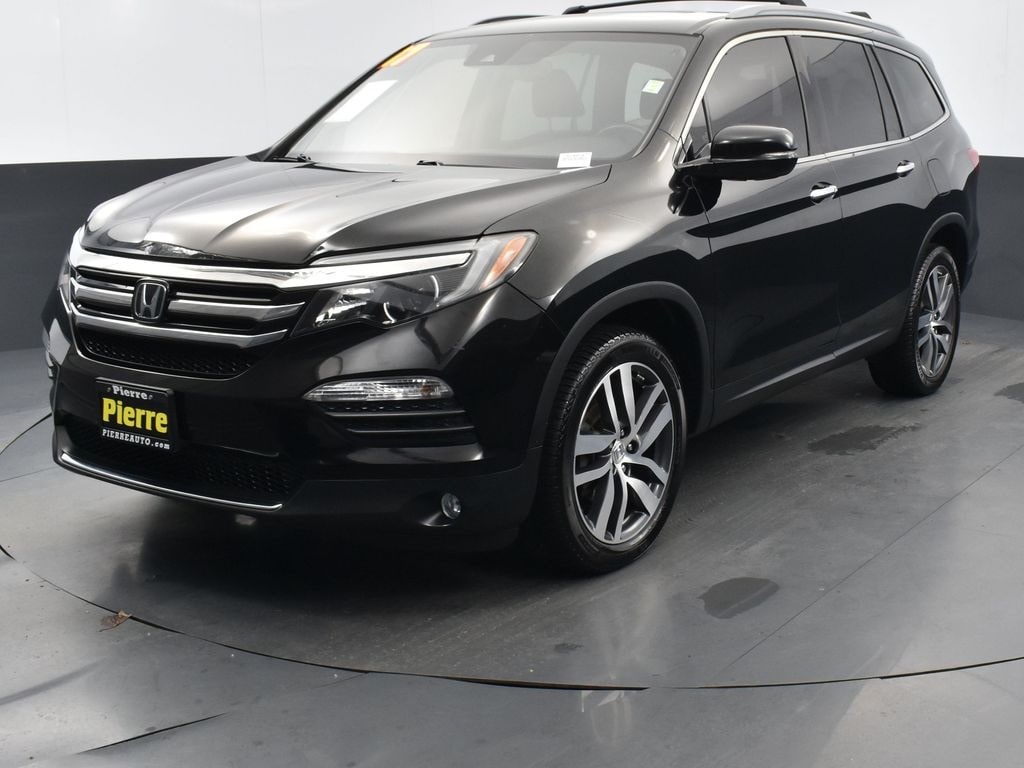 2017 Honda Pilot Touring's photo