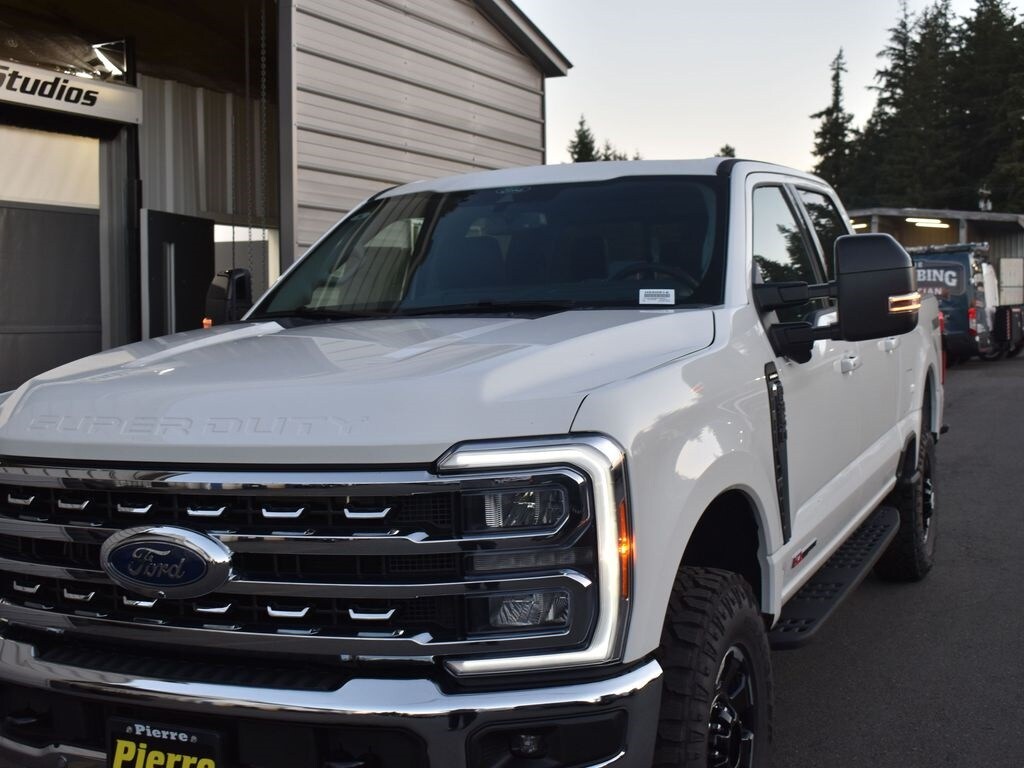 New 2025 Ford F-350 Lariat Truck Crew Cab