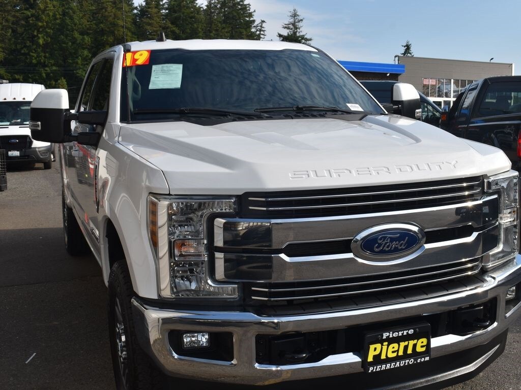 Used 2019 Ford F-250SD Lariat Truck Crew Cab