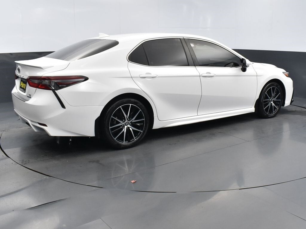Used 2022 Toyota Camry Hybrid SE Sedan