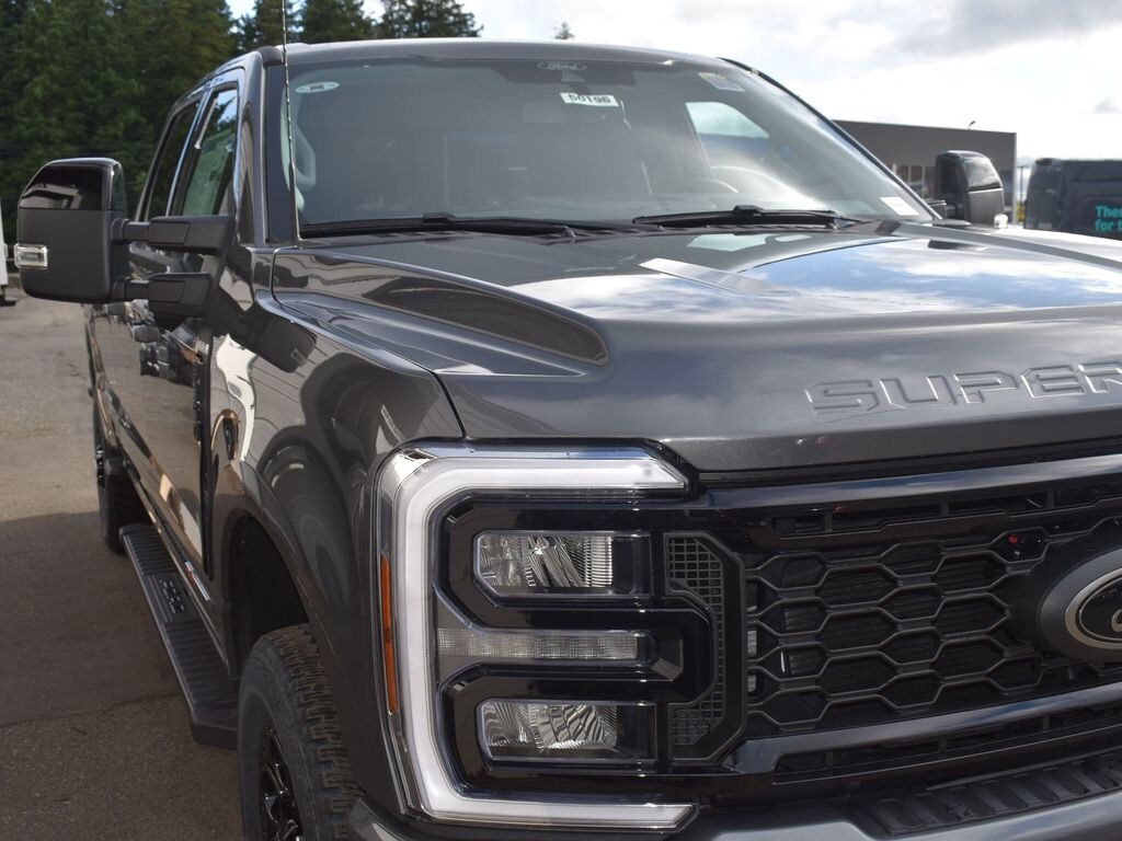 New 2025 Ford F-350 Lariat Truck Crew Cab