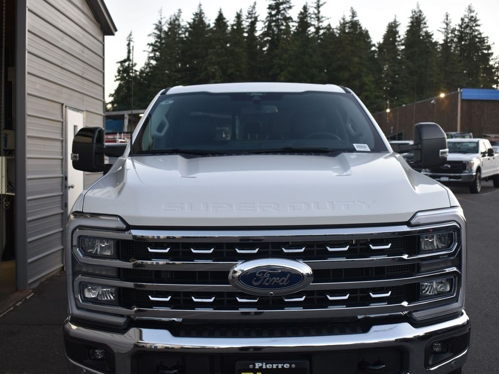 New 2025 Ford F-350 Lariat Truck Crew Cab