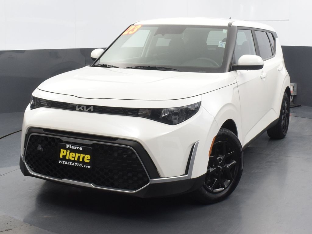 2023 Kia Soul LX's photo