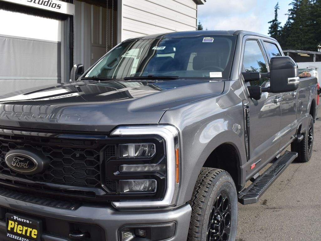 New 2025 Ford F-350 Lariat Truck Crew Cab
