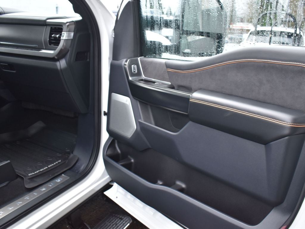 2024 Ford F-350 Super Duty Platinum - Photo 17