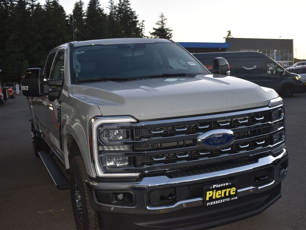 New 2025 Ford F-350 Lariat Truck Crew Cab