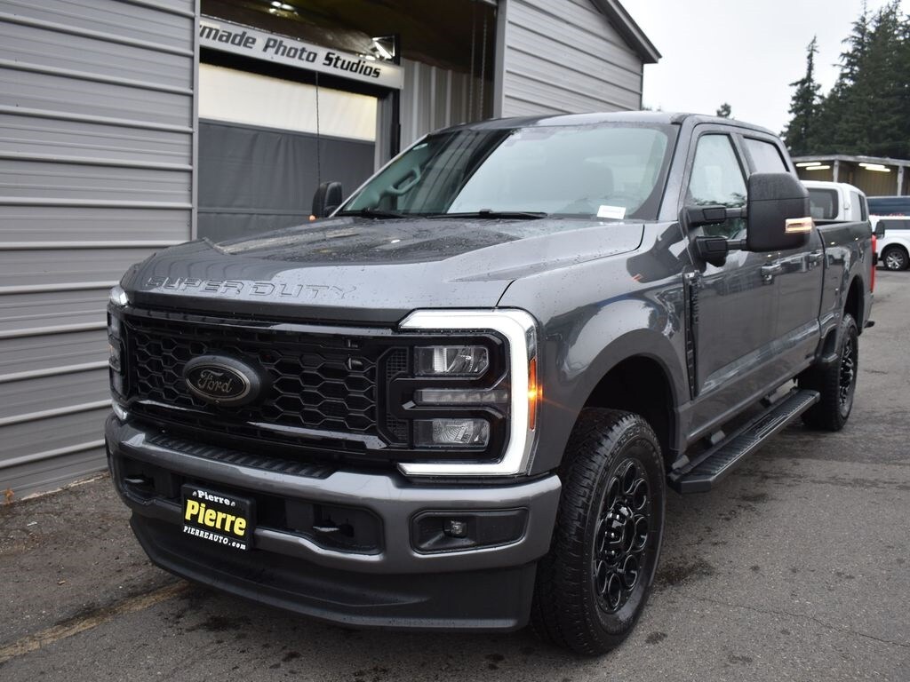 New 2026 Ford F-350 XLT Truck Crew Cab