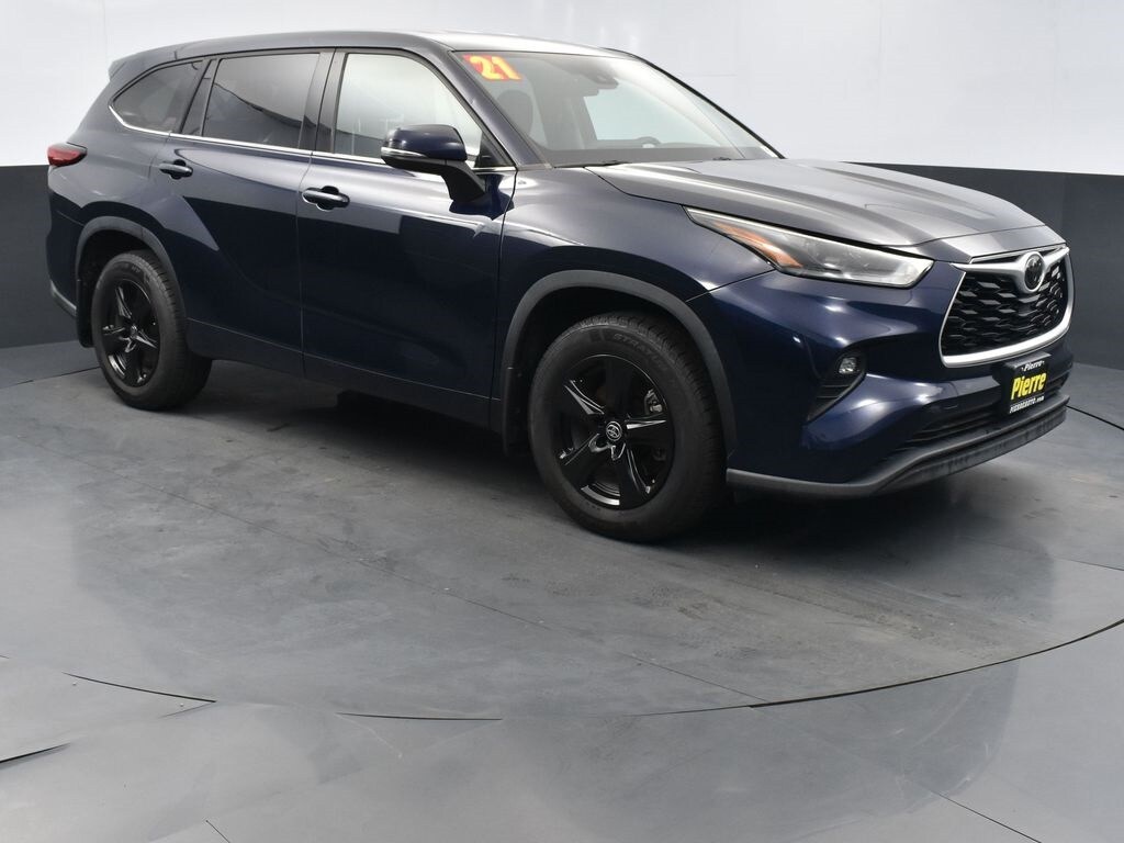 Used 2021 Toyota Highlander LE SUV